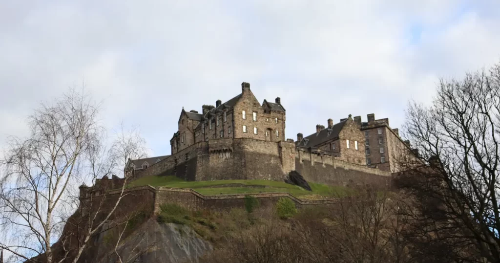 Princes Street Gardens s výhledem na Edinburský hrad