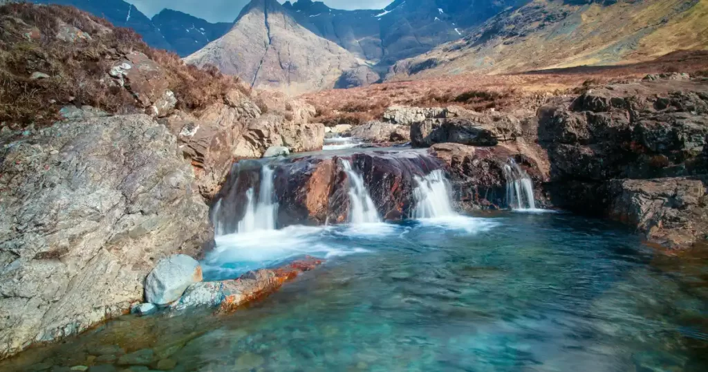 Fairy Pools – přírodní jezírka Glen Brittle, Skotsko