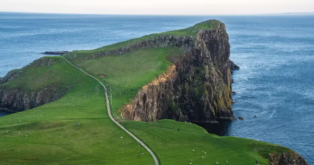 Neist Point Lighthouse při západu slunce