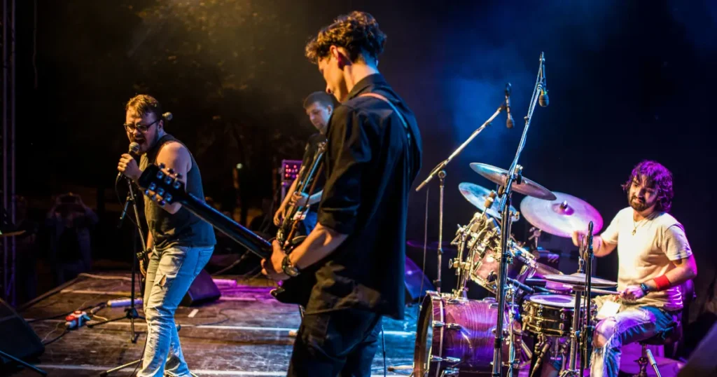 Vánoční koncert v centru Brna – kapela během večerního vystoupení